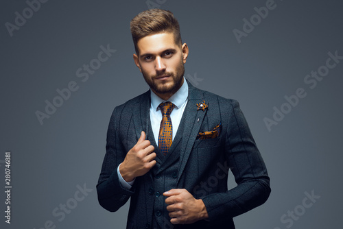 Fotomural Stylish young man in suit and tie