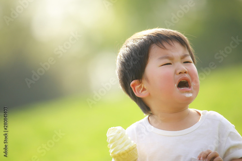 ソフトクリームを食べながら泣く男の子 Buy This Stock Photo And Explore Similar Images At Adobe Stock Adobe Stock ソフトクリームを食べながら泣く男の子 Buy This Stock Photo And Explore Similar Images At Adobe Stock Adobe Stock