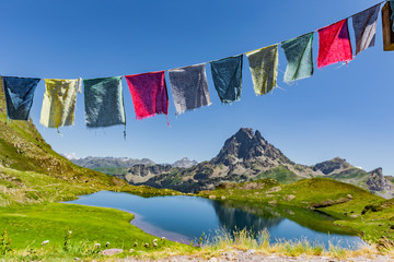 Wall Mural - Panorama lacs d’Auyous und Pic d’Ossau in den französischen Pyrenäen Nationalpark