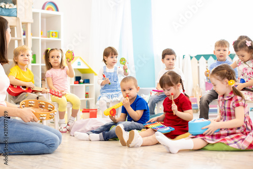 Naklejki do przedszkola group-of-kindergarten-children-play-with-musical-toys-early-musical-education-in-daycare