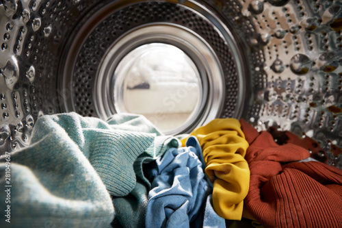 Cuadros en Lienzo View Looking Out From Inside Washing Machine Filled With Laundry