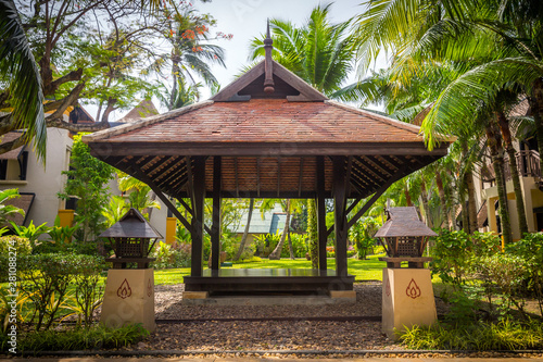 Fotomural beautiful wooden gazebo and nice green lawn