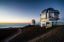 USA, Hawaii, Big Island, Observatory On Mauna Kea Volcano At Sunset