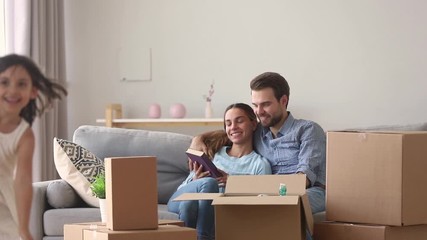 Canvas Print - Daughter helping parents pack belongings family move to new home