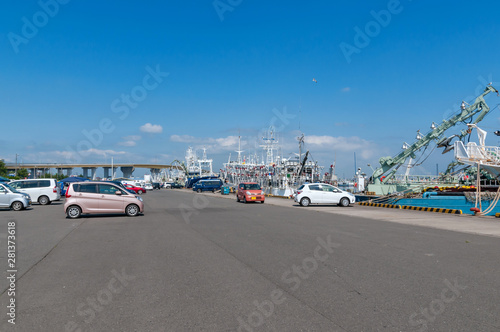 青森八戸漁港舘鼻岸壁 早朝の八戸漁港の風景 Adobe Stock でこのストック画像を購入して 類似の画像をさらに検索 Adobe Stock