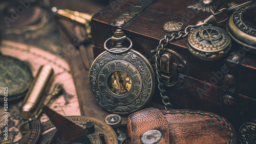 Fotomural Old Watch Necklace Vintage Collection