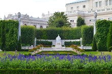Vienna, Austria - 20.07.2019: Volksgarten With Roses And Ornamental Plants As Well As Fountain