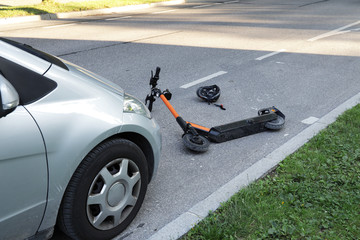 E-Scooter frontal Unfall mit einem PKW