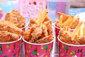 Canvas Print - French fries and fried chicken at market