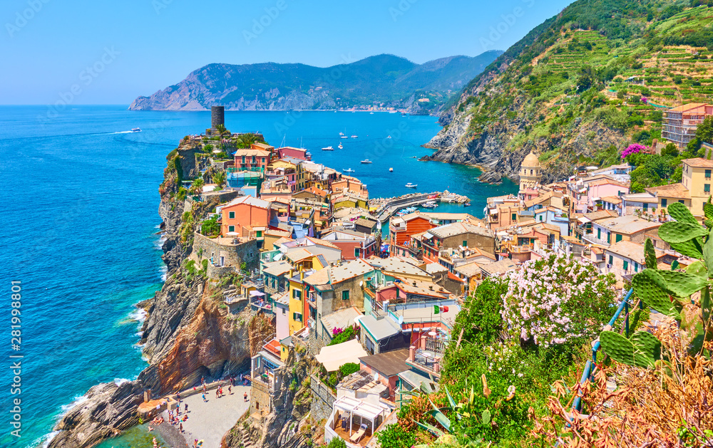 Vernazza small town in Cinque Terre - obrazy, fototapety, plakaty 