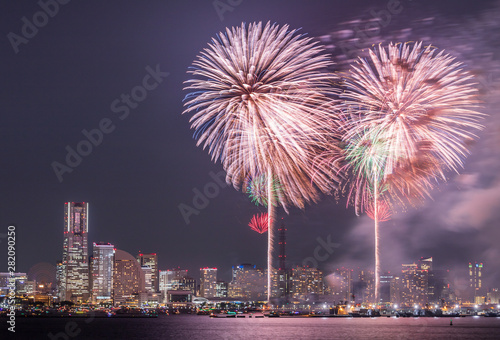 横浜みなとみらいスパーリングナイト花火大会 Foto De Stock Adobe Stock 横浜みなとみらいスパーリングナイト花火大会 Foto De Stock Adobe Stock