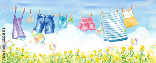 青空の下で干す洗濯物いろいろとシャボン玉の水彩イラスト スカート タオル 靴下 パンツ デニム 子供服 キャミソール Kaufen Sie Diese Illustration Und Finden Sie Ahnliche Illustrationen Auf Adobe Stock Adobe Stock
