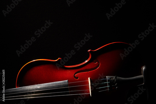 Dekoracja na wymiar  skrzypce-na-czarnym-tle