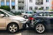Zugeparktes Auto im Stadtviertel 