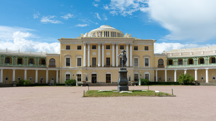 Wall Mural - Monument to Paul the First near the Pavlovsk Palace.