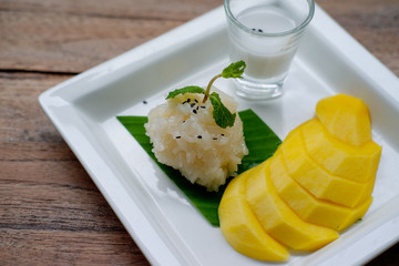 Wall Mural - sticky rice with mango