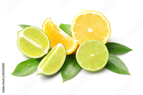 Plakat Limonka  rozne-owoce-cytrusowe-na-bialym-tle