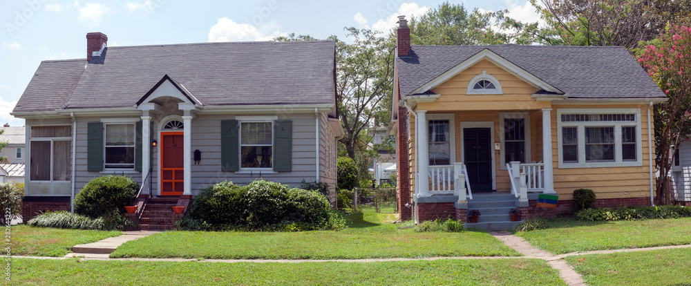 Working class bungalow homes in residential neighborhood. - obrazy, fototapety, plakaty 