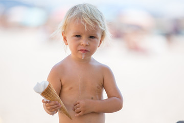 Canvas Print - Sweet blonde toddler boy, eaiting ice cream on the beach