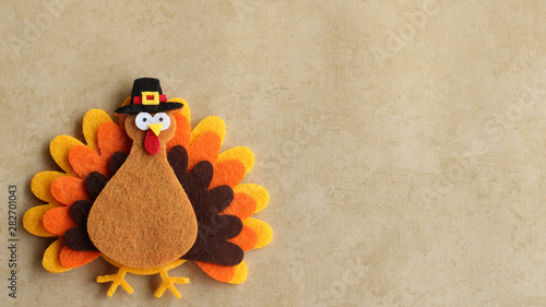 Fotografía Felt turkey laying flat on a tan background with copy space