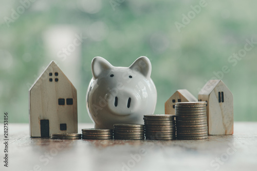 Fotografía Concept of saving money to buy a house for the future.