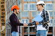 © Freepik - Medium shot of engineer and architect  shaking hands