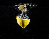 Fototapeta  - lemon in water
