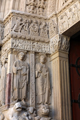 Canvas Print - Statues of apostles on the west portal  Saint Trophime Cathedral in Arles, France. Bouches-du-Rhone,  France