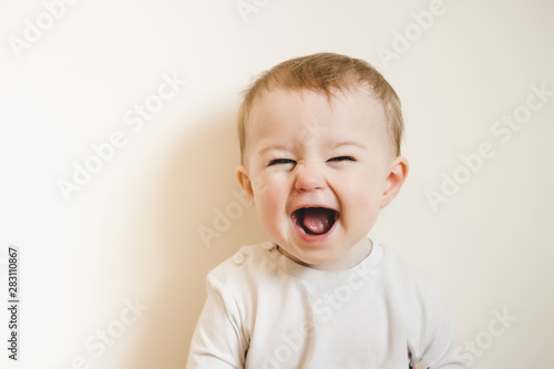 Baby with flu laughing Poster Mural XXL
