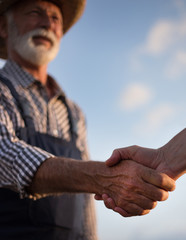 Sticker - Farmers shaking hands in field