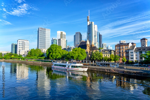 Fotografía Frankfurt skyline at sunny day