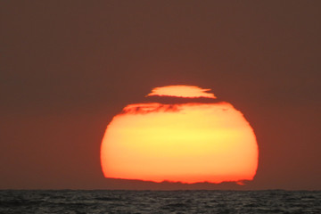 Wall Mural - sunset on the horizon over sea