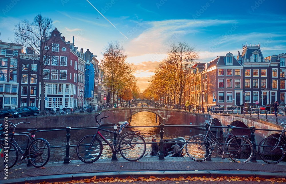 Awesome streets in Amsterdam - obrazy, fototapety, plakaty 