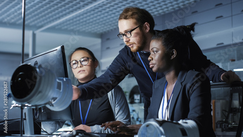 Fotografía Black and Caucasian Female Scientists have Work Related Discussion, Male Researcher Joins Them
