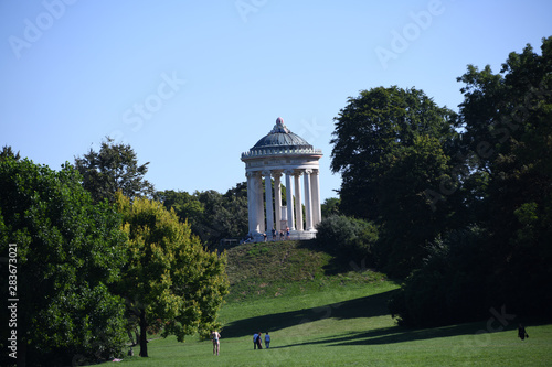 Englischer Garten Munchen Monopteros Schonfeldwiese Tempel