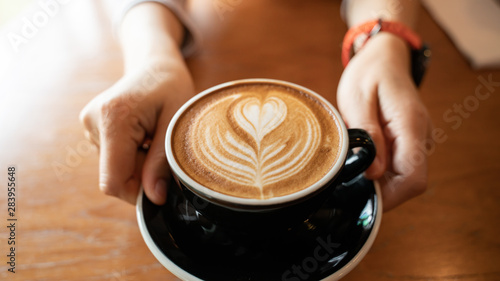 Photographie Close up Cup of coffee latte in coffee shop