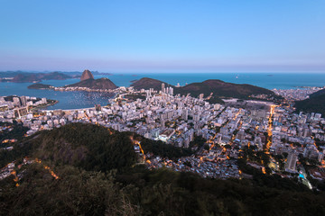 Fototapete - View of Rio de Janeiro City With the Sugarloaf Mountain in the Evening
