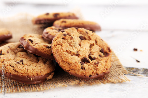 Fotomural Chocolate cookies on wooden table