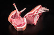 Rohe dry aged Tomahawk Steak vom Schwein aufgeschnitten als closeup angeboten vor schwarzen Hintergrund mit Textfreiraum