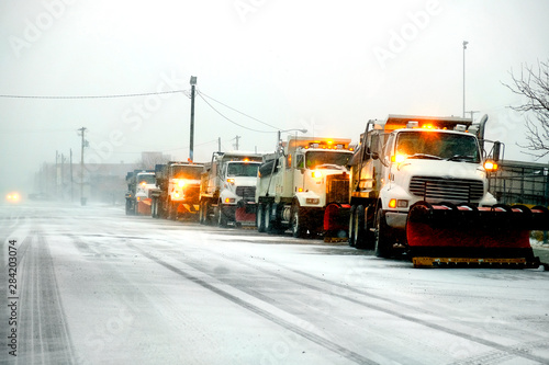 Fotomural Snow Plows in Severe Blizzard Preparing for Storm