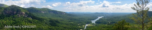 Fotografía Wide panorama of lake lure in North Carolina, United States, as seen from Chimne