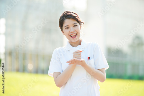 納得 のポーズをする白衣の女性 Buy This Stock Photo And Explore Similar Images At Adobe Stock Adobe Stock 納得 のポーズをする白衣の女性 Buy This Stock Photo And Explore Similar Images At Adobe Stock Adobe Stock