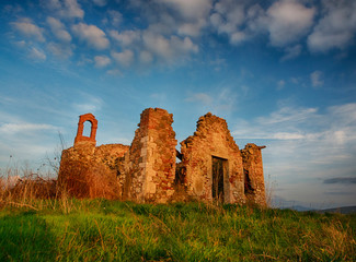 Canvas Print - Italy, Val Di Orcia Tuscany, Old Church ruins with evening light