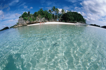 Canvas Print - Micronesia, Palau, Honeymoon island, children snorkeling