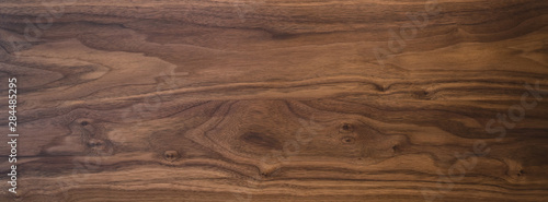 Fotografía Black walnut wood texture from two boards oil finished
