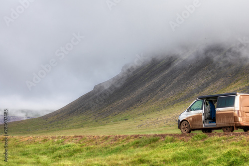 Cuadros en Lienzo extreme camping in a volkswagen california on iceland