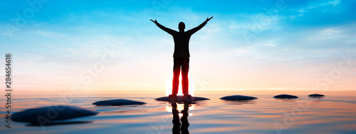 Blick aufs Meer im Sonnenuntergang - Freude und Motivation