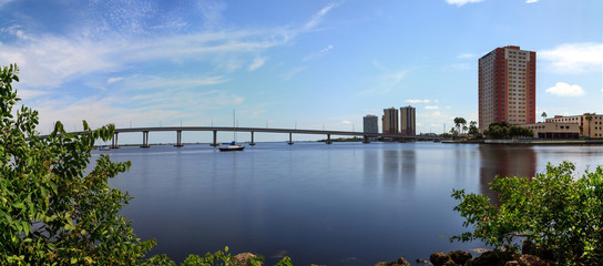 Wall Mural - Edison Bridge over the Caloosahatchee River in Fort Myers
