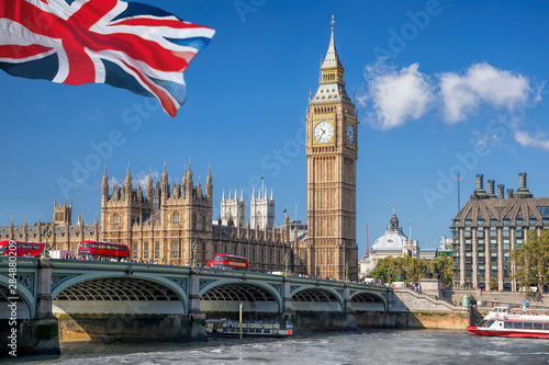 Cuadros en Lienzo Big Ben and Houses of Parliament with boat in London, England, UK