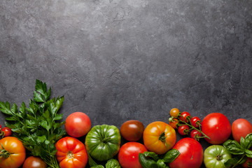 Fototapete - Fresh garden colorful tomatoes